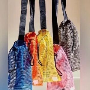 418. 🔥🔥🔥 Host Pick🥰🥰Free People Mesh Sling Bag